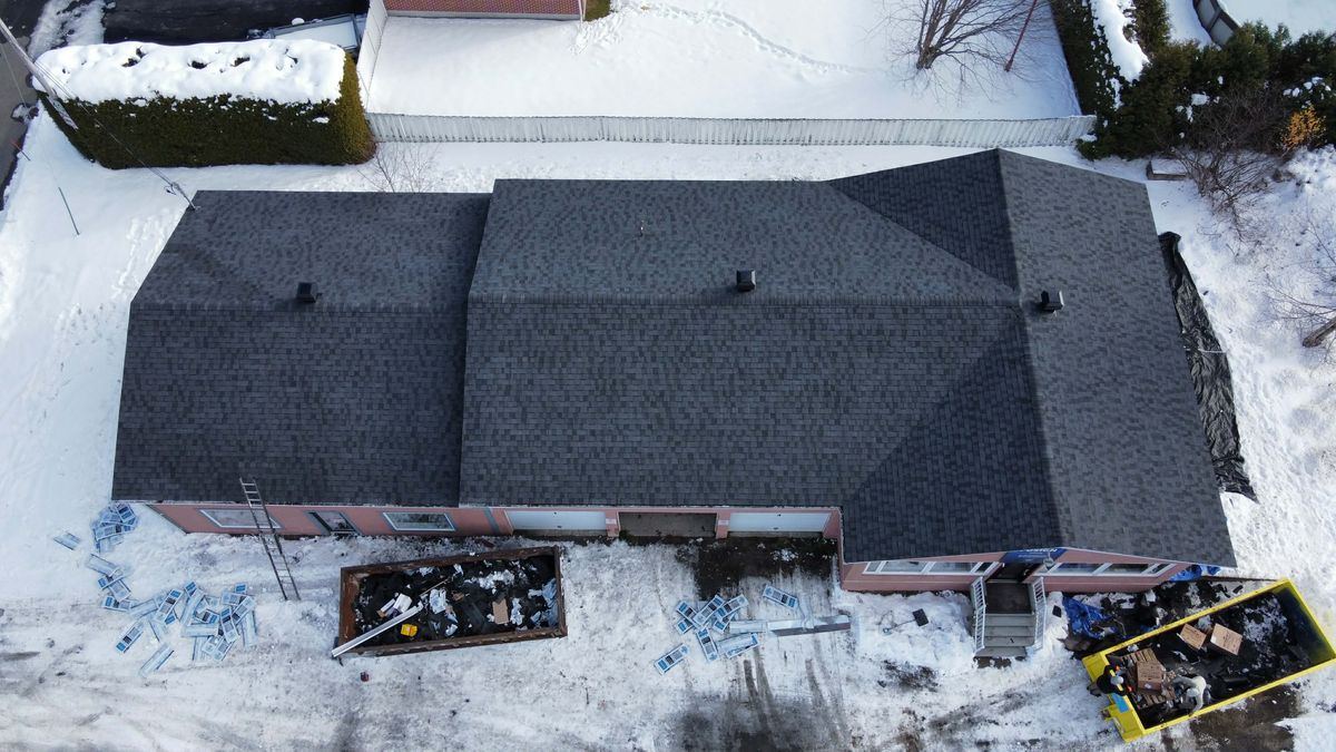 Toiture commerciale finie, Fusion portes et fenêtres à Shawinigan